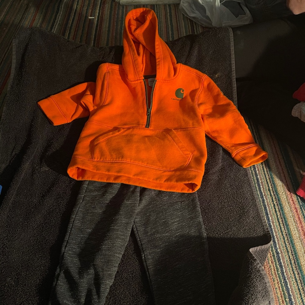 4t carhartt hoodie and grey sweats